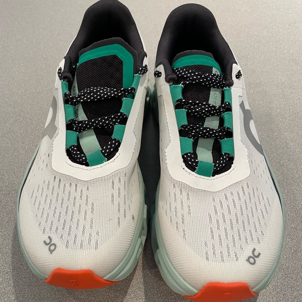 On Women’s Cloudmonster Running Shoes Size 6.5